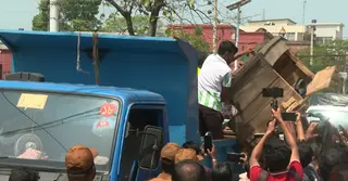 ফুটপাত দখলে গড়ে ওঠা ব্যবসা প্রতিষ্ঠান উচ্ছেদ অভিযানে বসিক